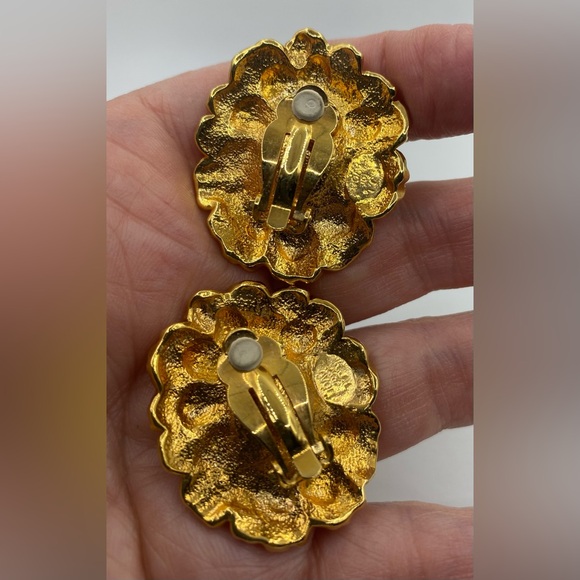 KENNETH JAY LANE FLORAL CLIP ON EARRINGS Vintage (Susan Caplan Rediscovered) - Picture 8 of 13